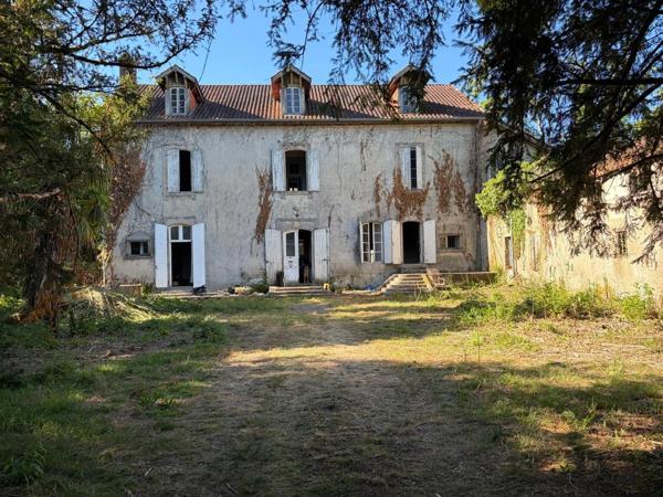PLAISANCE du GERS proche(32): ANCIENNE PROPRIETE BOURGEOISE avec dépendances, bois, mare..sur 2 hectares,CALME, sans vis à vis, sans voisin, proche, famille ou projet d accueil ambitieux possible.