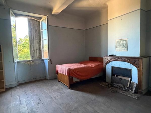 PLAISANCE du GERS proche(32): ANCIENNE PROPRIETE BOURGEOISE avec dépendances, bois, mare..sur 2 hectares,CALME, sans vis à vis, sans voisin, proche, famille ou projet d accueil ambitieux possible.