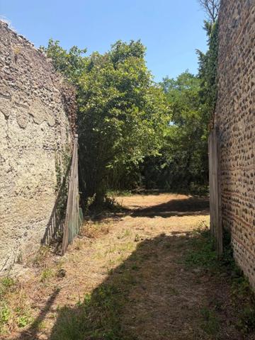 PLAISANCE du GERS proche(32): ANCIENNE PROPRIETE BOURGEOISE avec dépendances, bois, mare..sur 2 hectares,CALME, sans vis à vis, sans voisin, proche, famille ou projet d accueil ambitieux possible.