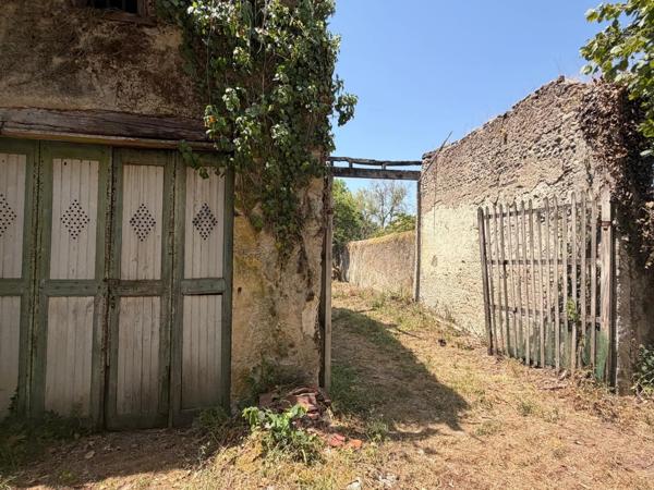 PLAISANCE du GERS proche(32): ANCIENNE PROPRIETE BOURGEOISE avec dépendances, bois, mare..sur 2 hectares,CALME, sans vis à vis, sans voisin, proche, famille ou projet d accueil ambitieux possible.