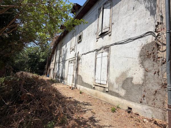 PLAISANCE du GERS proche(32): ANCIENNE PROPRIETE BOURGEOISE avec dépendances, bois, mare..sur 2 hectares,CALME, sans vis à vis, sans voisin, proche, famille ou projet d accueil ambitieux possible.
