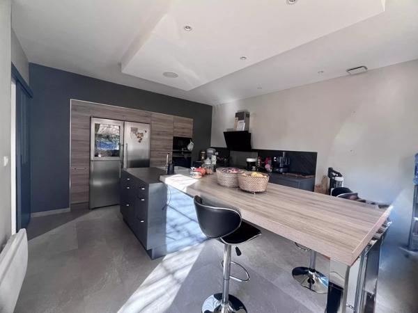 NIMES - VEDELIN - CARREAU DE LANES - MAISON - PISCINE - 6 CHAMBRES  -  DEPENDANCE - GARAGE - CALME - SANS VIS A VIS -