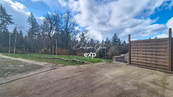 Grange aménagée, terrain de près de 3 hectares