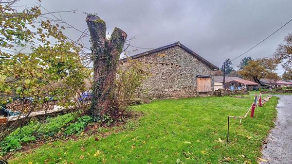 Grange aménagée, terrain de près de 3 hectares