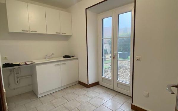 Maison à louer    2 pièces •  Pécy