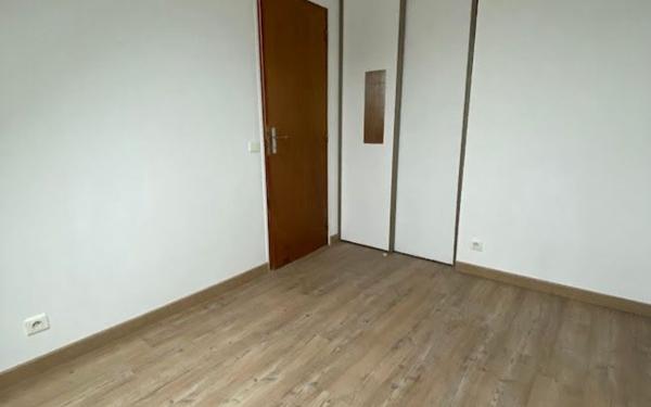 Maison à louer    2 pièces •  Pécy