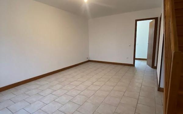 Maison à louer    2 pièces •  Pécy