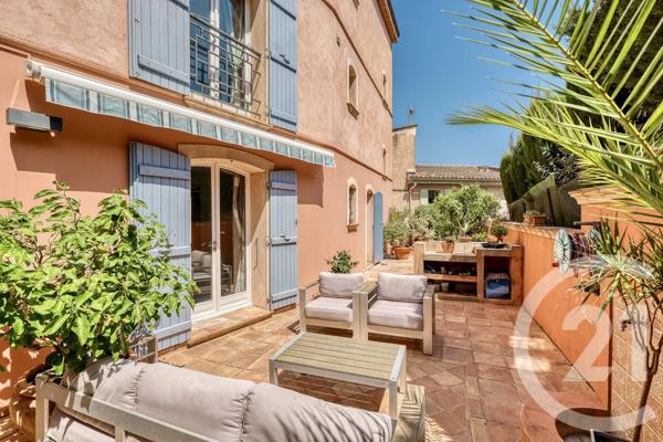 Maison à vendre  4 pièces - 187 m 2   LA LONDE LES MAURES  - 83