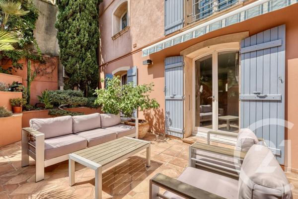 Maison à vendre  4 pièces - 187 m 2   LA LONDE LES MAURES  - 83