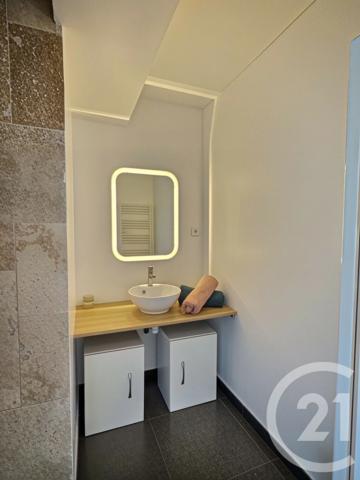 Maison à vendre  4 pièces - 187 m 2   LA LONDE LES MAURES  - 83