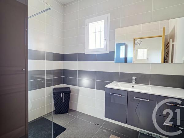 Maison à vendre  4 pièces - 187 m 2   LA LONDE LES MAURES  - 83