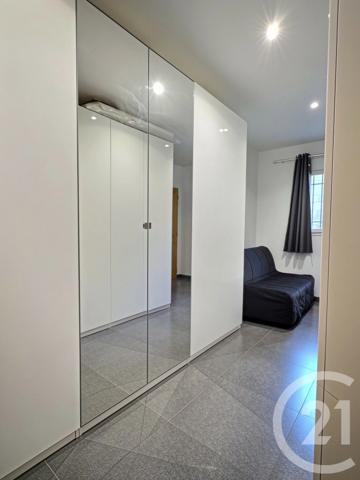 Maison à vendre  4 pièces - 187 m 2   LA LONDE LES MAURES  - 83