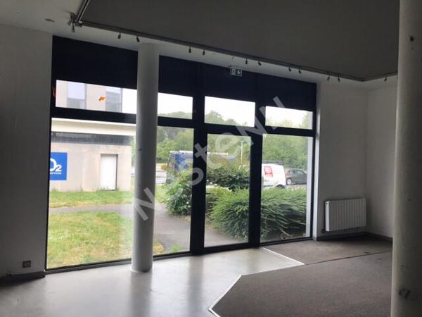 Local commercial Plescop 45 m2 en zone d'activité proche de Vannes
