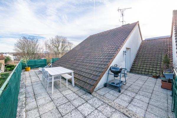 Longjumeau (91160) À vendre – Bien d’exception aux allures de maison sur le toit, avec terrasse panoramique.