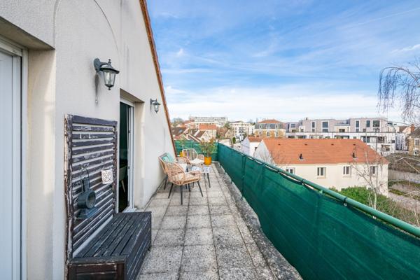 Longjumeau (91160) À vendre – Bien d’exception aux allures de maison sur le toit, avec terrasse panoramique.