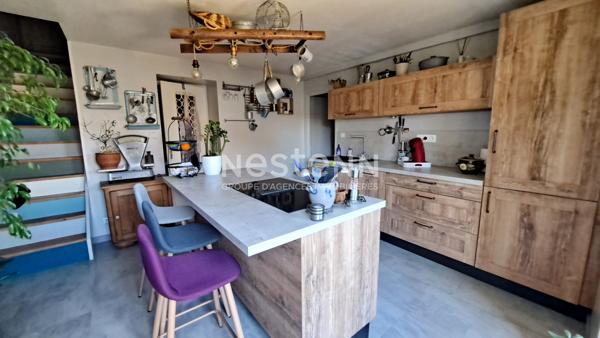 Maison en pierre 90 m² , 3 chambres et mezzanine avec piscine au calme à Foussais payré