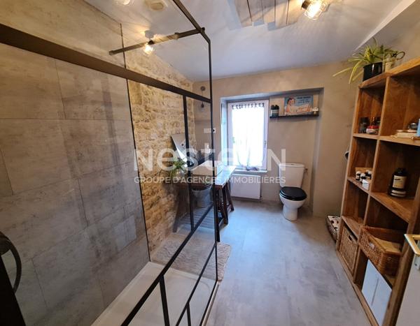 Maison en pierre 90 m² , 3 chambres et mezzanine avec piscine au calme à Foussais payré