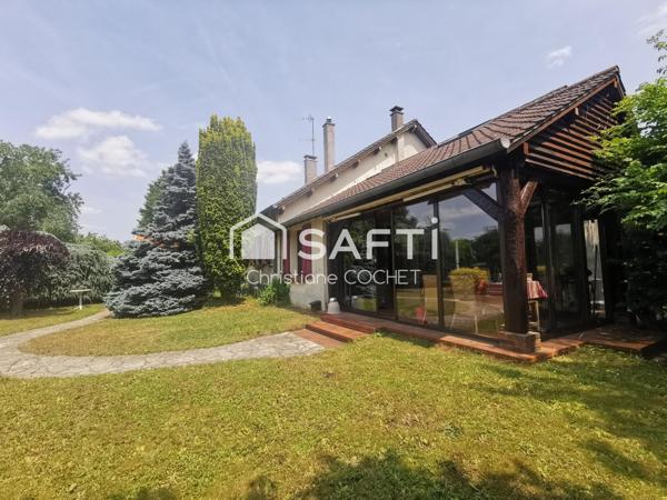 Grande maison proche de toutes commodités au cœur du village de Cesson