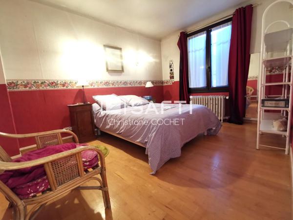 Grande maison proche de toutes commodités au cœur du village de Cesson