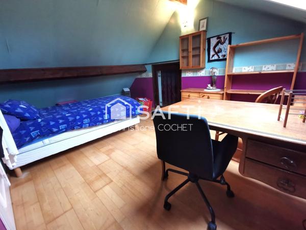 Grande maison proche de toutes commodités au cœur du village de Cesson