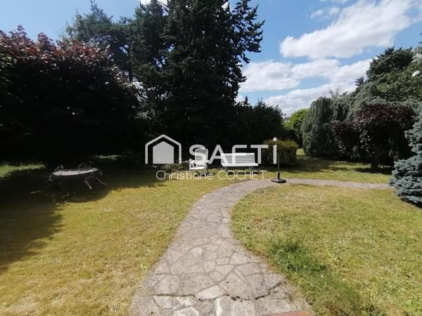 Grande maison proche de toutes commodités au cœur du village de Cesson