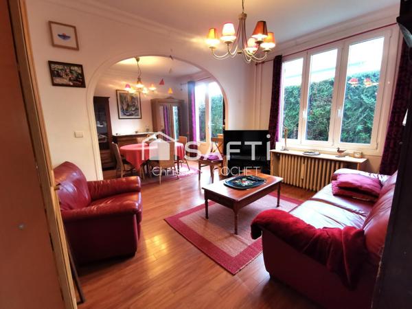 Grande maison proche de toutes commodités au cœur du village de Cesson