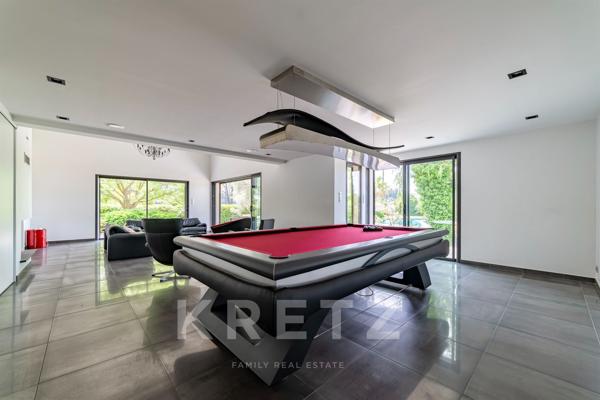 Exceptionnelle villa rénovée de 400m2 sur un parc paysager de 8300m2
