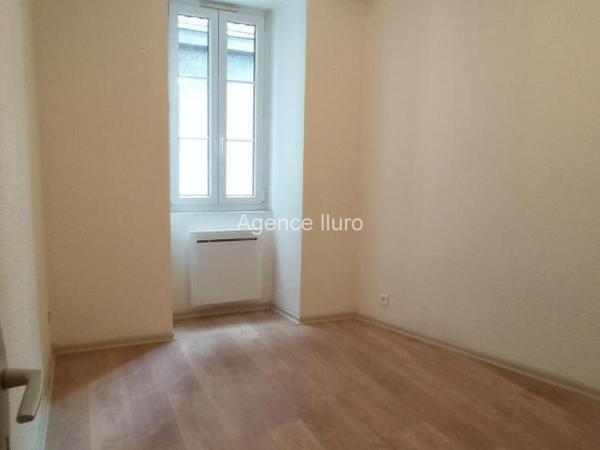 Location non meublée - T3 - Oloron-sainte-marie - Réf.:202145 OLORON - A Saisir ! APPARTEMENT T2 bis renové avec cave et parking privé.