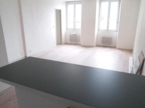 Location non meublée - T3 - Oloron-sainte-marie - Réf.:202145 OLORON - A Saisir ! APPARTEMENT T2 bis renové avec cave et parking privé.