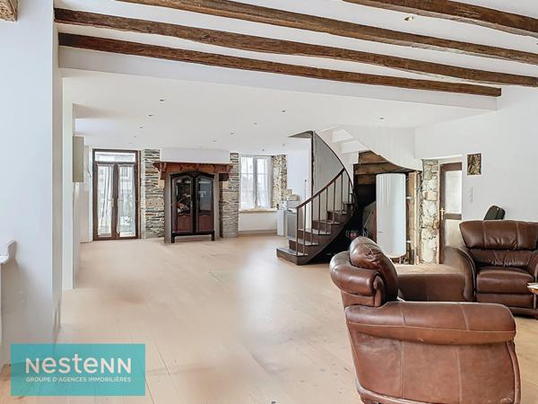 Maison UZEL cinq chambres grands volumes a proximité du centre