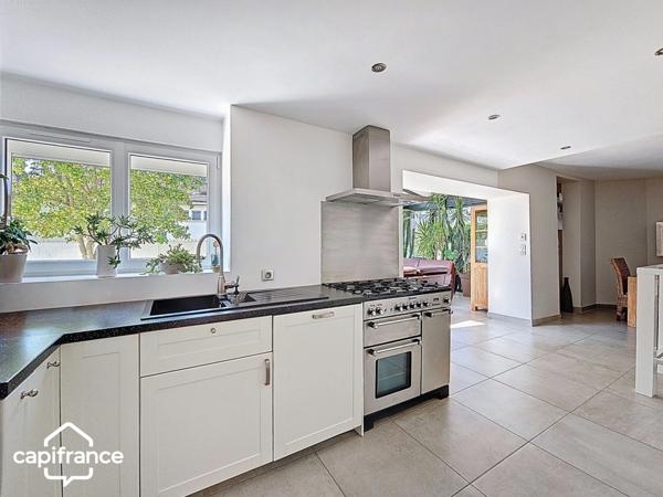 À VENDRE – Maison 122m², 3 chambres, 1 bureau, jardin, piscine et garage – THOUARS