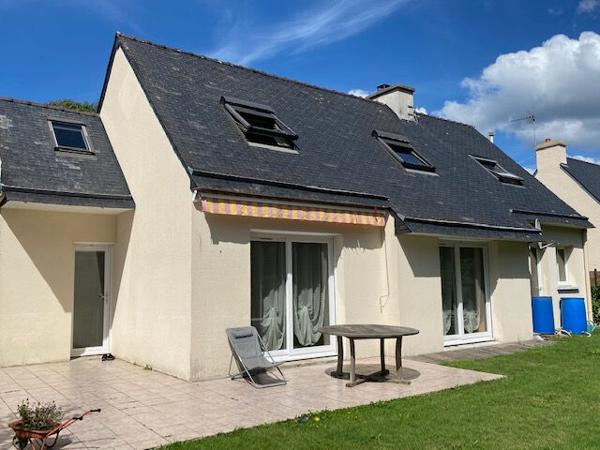 CONCARNEAU MAISON 5 pièces sur un très beau jardin de 891 m² .