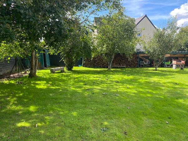 CONCARNEAU MAISON 5 pièces sur un très beau jardin de 891 m² .