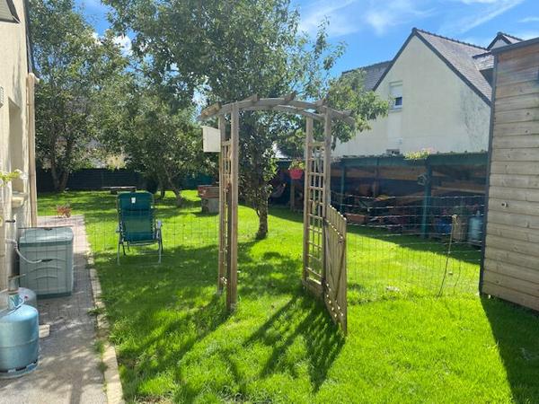 CONCARNEAU MAISON 5 pièces sur un très beau jardin de 891 m² .