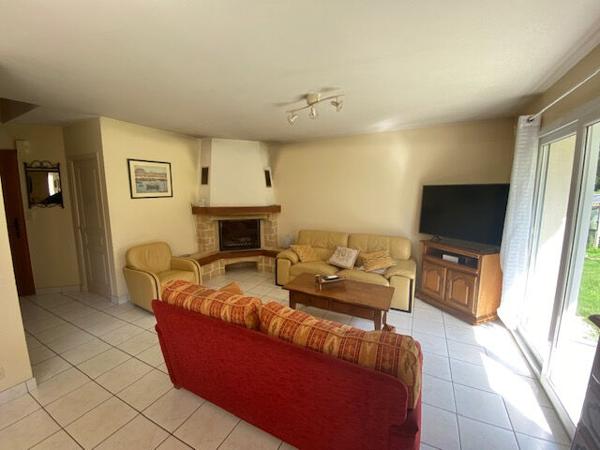 CONCARNEAU MAISON 5 pièces sur un très beau jardin de 891 m² .