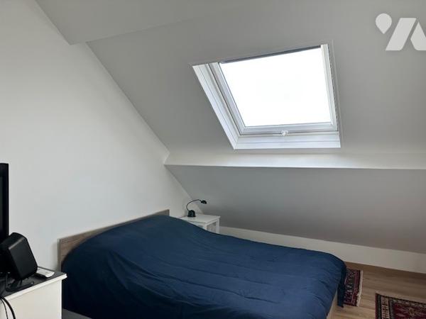 CHATEAU-THIERRY, agréable triplex de 75 m² de type 3, avec cour et cave.