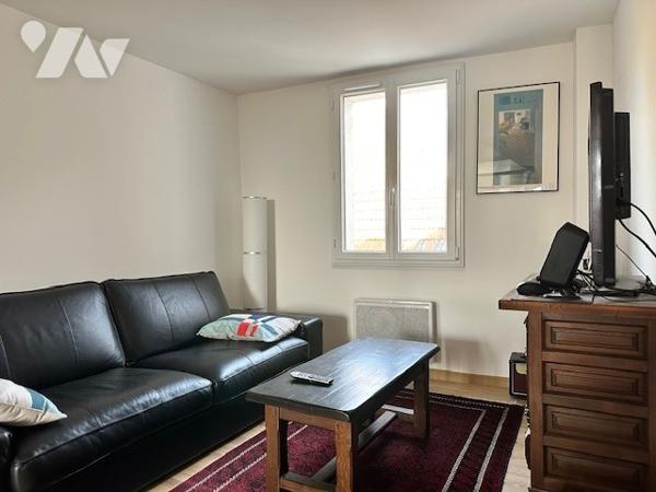 CHATEAU-THIERRY, agréable triplex de 75 m² de type 3, avec cour et cave.