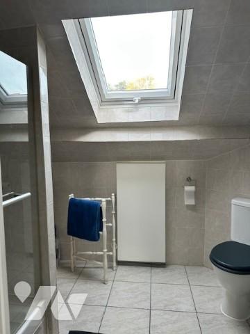 CHATEAU-THIERRY, agréable triplex de 75 m² de type 3, avec cour et cave.