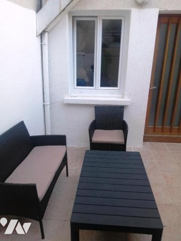 CHATEAU-THIERRY, agréable triplex de 75 m² de type 3, avec cour et cave.