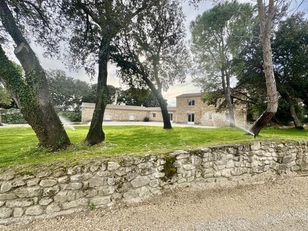 Mas Provençal avec piscine et grand garage La Baume-de-Transit (26790)