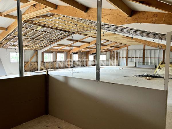 A vendre un local de bureaux et d'entrepots