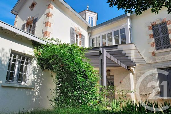 Maison à vendre  6 pièces - 155 m 2   PERIGUEUX  - 24