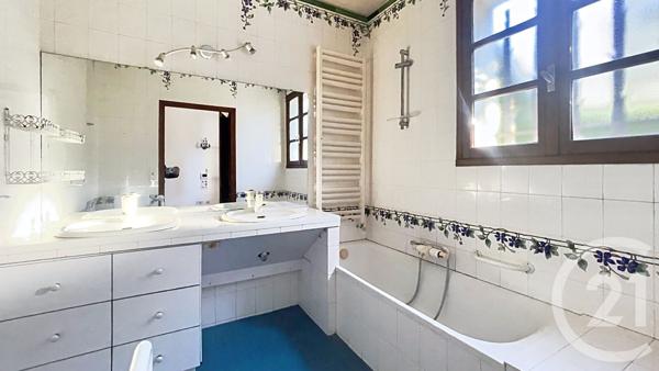 Maison à vendre  6 pièces - 155 m 2   PERIGUEUX  - 24
