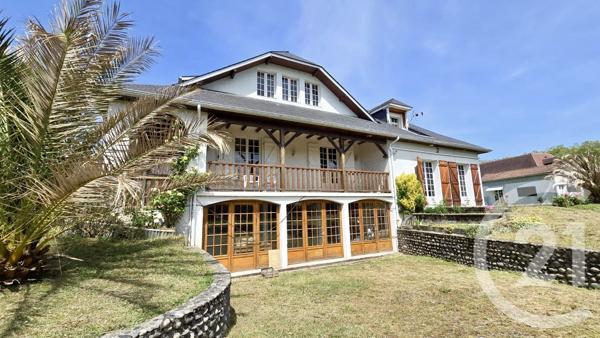 Maison à vendre  8 pièces - 211 m 2   PAU  - 64