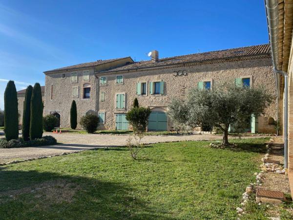 Maison à louer    3 pièces •    Valensole