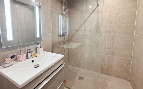 Appartement à vendre    2 pièces • 60 m2 Toulon