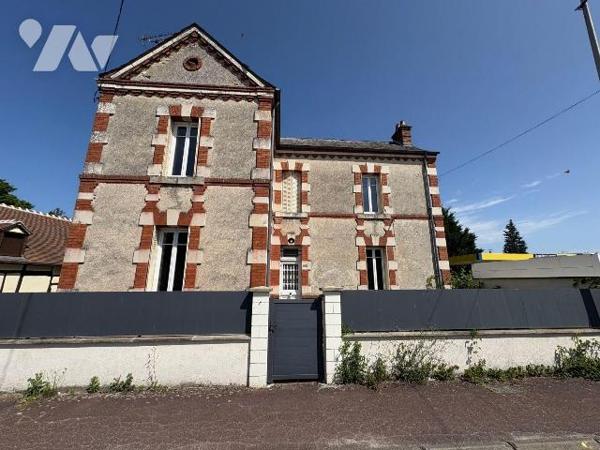 Maison bourgeoise à vendre à Salbris (41) à deux pas du coeur de ville et de la place du marché...