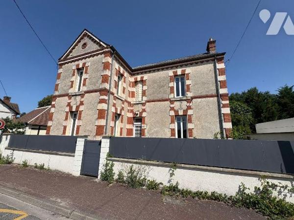 Maison bourgeoise à vendre à Salbris (41) à deux pas du coeur de ville et de la place du marché...