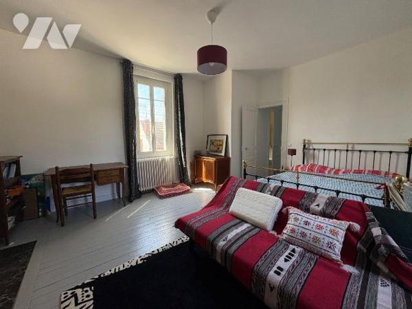 Maison bourgeoise à vendre à Salbris (41) à deux pas du coeur de ville et de la place du marché...