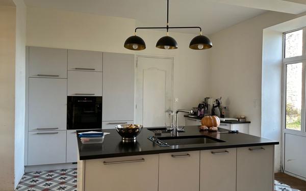 Maison à vendre    7 pièces •  Pont-l'Abbé-d'Arnoult